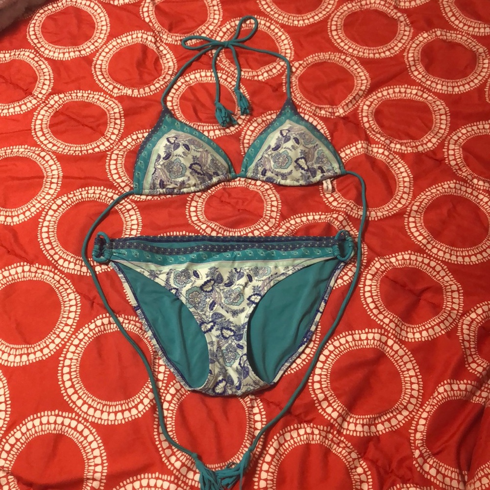 Cute American Eagle Outfitters paisley blue bikini